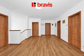 Prodej luxusního, nízkoenergetického rodinného domu 6+kk a 3+kk, ulice Wolkerova v srdci Mikulova s výjimečným výhledem, 2x dvojgaráž, nadstandardní vybavení