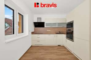 Prodej luxusního, nízkoenergetického rodinného domu 6+kk a 3+kk, ulice Wolkerova v srdci Mikulova s výjimečným výhledem, 2x dvojgaráž, nadstandardní vybavení