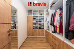 Prodej luxusního, nízkoenergetického rodinného domu 6+kk a 3+kk, ulice Wolkerova v srdci Mikulova s výjimečným výhledem, 2x dvojgaráž, nadstandardní vybavení