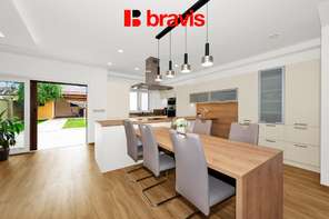 Prodej luxusního, nízkoenergetického rodinného domu 6+kk a 3+kk, ulice Wolkerova v srdci Mikulova s výjimečným výhledem, 2x dvojgaráž, nadstandardní vybavení