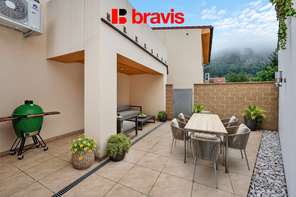 Prodej luxusního, nízkoenergetického rodinného domu 6+kk a 3+kk, ulice Wolkerova v srdci Mikulova s výjimečným výhledem, 2x dvojgaráž, nadstandardní vybavení