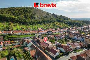 Prodej luxusního, nízkoenergetického rodinného domu 6+kk a 3+kk, ulice Wolkerova v srdci Mikulova s výjimečným výhledem, 2x dvojgaráž, nadstandardní vybavení