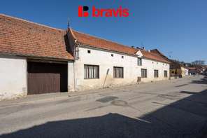 Prodej rodinného domu 4+1 s příslušenstvím a rozsáhlým pozemkem, město Mikulov