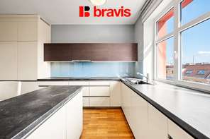 Prodej bytu 3+1, ulice Kotlářská, Brno - Veveří, krb, balkon, šatna, technická místnost, sklep, společný vnitroblok se zelení