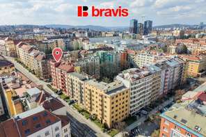 Prodej bytu 3+1, ulice Kotlářská, Brno - Veveří, krb, balkon, šatna, technická místnost, sklep, společný vnitroblok se zelení