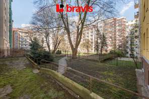 Prodej bytu 3+1, ulice Kotlářská, Brno - Veveří, krb, balkon, šatna, technická místnost, sklep, společný vnitroblok se zelení