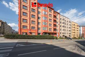 Prodej bytu 3+1, ulice Kotlářská, Brno - Veveří, krb, balkon, šatna, technická místnost, sklep, společný vnitroblok se zelení