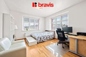 Prodej bytu 3+1, ulice Kotlářská, Brno - Veveří, krb, balkon, šatna, technická místnost, sklep, společný vnitroblok se zelení