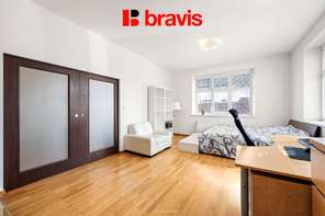 Prodej bytu 3+1, ulice Kotlářská, Brno - Veveří, krb, balkon, šatna, technická místnost, sklep, společný vnitroblok se zelení