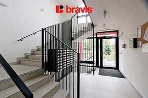 Pronájem bytu 1+kk, ul. Houbalova, Brno - Líšeň, balkon, garážové stání, zařízený