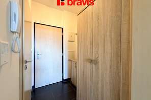 Pronájem bytu 1+kk, ul. Houbalova, Brno - Líšeň, balkon, garážové stání, zařízený