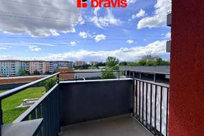 Pronájem bytu 1+kk, ul. Houbalova, Brno - Líšeň, balkon, garážové stání, zařízený