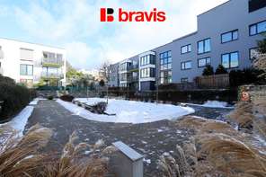 Pronájem prostorného bytu 1+kk, ulice Podveská, Brno-Komín, kompletně zařízený, výtah, balkón, internet v ceně nájmu, vnitroblok, bezproblémové parkování