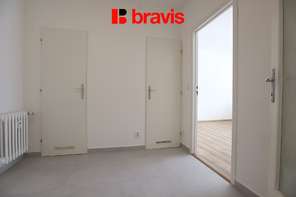 Pronájem bytu 1+1 s prosklenou lodžií na ulici Ukrajinská Brno - Bohunice