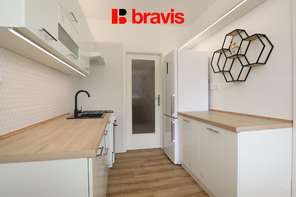 Pronájem bytu 1+1 s prosklenou lodžií na ulici Ukrajinská Brno - Bohunice