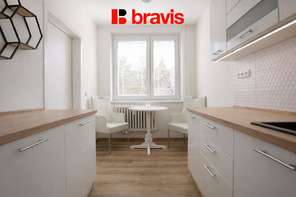 Pronájem bytu 1+1 s prosklenou lodžií na ulici Ukrajinská Brno - Bohunice