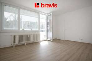 Pronájem bytu 1+1 s prosklenou lodžií na ulici Ukrajinská Brno - Bohunice