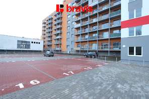 Pronájem vyhrazeného parkovacího velkého stání, 18,2 m2, ulice Božetěchova, Brno- Královo Pole