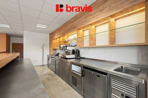 Pronájem kuchařské školy, Moravany u Brna, kompletně vybaveno, 8 parkovacích míst v ceně