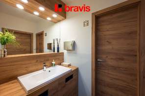 Pronájem kuchařské školy, Moravany u Brna, kompletně vybaveno, 8 parkovacích míst v ceně