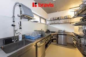 Pronájem kuchařské školy, Moravany u Brna, kompletně vybaveno, 8 parkovacích míst v ceně