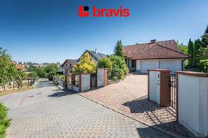 Prodej rodinného domu 5+kk, Ostopovice, bazén s krytím, sauna, sklep, parkování až pro 4 auta, zahrada