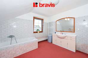 Prodej rodinného domu 5+kk, Ostopovice, bazén s krytím, sauna, sklep, parkování až pro 4 auta, zahrada