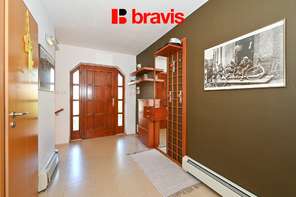 Prodej rodinného domu 5+kk, Ostopovice, bazén s krytím, sauna, sklep, parkování až pro 4 auta, zahrada