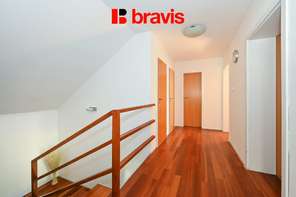 Prodej rodinného domu 5+kk, Ostopovice, bazén s krytím, sauna, sklep, parkování až pro 4 auta, zahrada