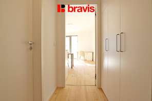 Pronájem bytu 1+kk, výhoda prvního nájemníka, Brno - Zábrdovice, ulice Bratislavská, sklep, balkon, parkování v garáži, zdarma gym a sauna