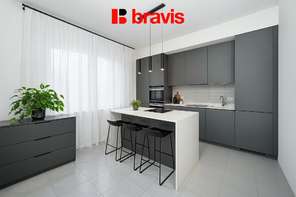 Velkorysý byt 3+1 s dvěma lodžiemi 110 m2 a potenciálem krásné rekonstrukce – Brno-Komín