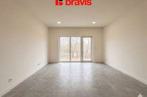 Prodej moderního, prostorného ateliéru 2+kk, 73m², šatna, parkovací stání, Lipůvka u Brna