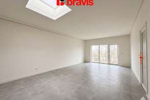 Prodej moderního, prostorného ateliéru 2+kk, 73m², šatna, parkovací stání, Lipůvka u Brna