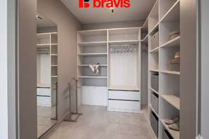 Prodej moderního, prostorného ateliéru 2+kk, 73m², šatna, parkovací stání, Lipůvka u Brna