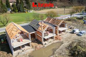 Prodej bytu 2+kk se zahradou v srdci Beskyd – Ostravice, projekt FOX ROX, parkování, sklad