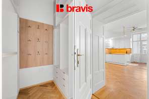 Exkluzivní prodej bytu 3+kk, Brno- centrum, Jakubské náměstí, balkón, zimní zahrada.