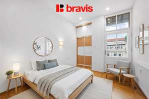 Exkluzivní prodej bytu 3+kk, Brno- centrum, Jakubské náměstí, balkón, zimní zahrada.