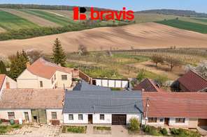 Prodej rodinného domu 2+1 se zahradou a garáží, Vrbice u Hustopečí