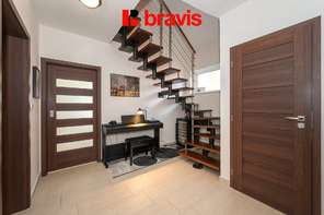 Prodej nízkoenergetického RD 4+kk (126m²), Želešice u Brna, prostorná šatna, garáž (29m²), zahrada, v blízkosti lesa