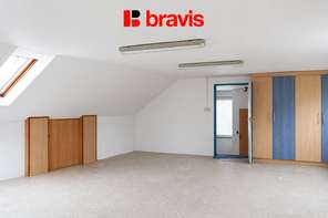 Pronájem skladovacího a výrobního prostoru, Brno - Bosonohy, ul.Pražská, parkování na vlastním pozemku