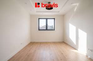 Prodej moderního bytu 3+1, 85,5 m² , Černovice: Havraní, prostorné pokoje, šatna, samostatná kuchyně,možnost parkování