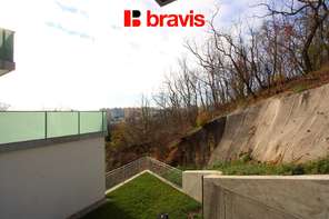 Pronájem bytu 2+kk, ulice Myslínova, Brno - Královo Pole, Vila „Pod Zaječí horou“, terasa se zahrádkou, 2 parkovací stání, sklep