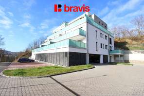 Pronájem bytu 2+kk, ulice Myslínova, Brno - Královo Pole, Vila „Pod Zaječí horou“, terasa se zahrádkou, 2 parkovací stání, sklep