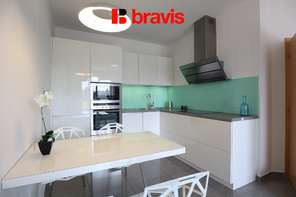 Pronájem nadstandardního bytu 2+kk, Brno – Královo Pole, Nové Semilasso – wellness a internet v ceně, balkon, klimatizace, garáž