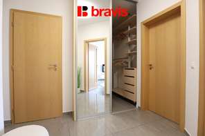 Pronájem nadstandardního bytu 2+kk, Brno – Královo Pole, Nové Semilasso – wellness a internet v ceně, balkon, klimatizace, garáž