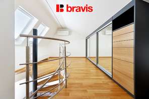 Pronájem luxusního mezonetového bytu 2+kk, v centru Brna na ul. Jánská, zařízený, klimatizace, internet v ceně