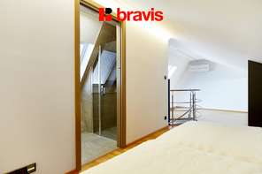 Pronájem luxusního mezonetového bytu 2+kk, v centru Brna na ul. Jánská, zařízený, klimatizace, internet v ceně