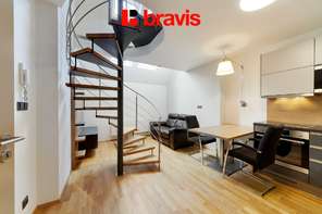 Pronájem luxusního mezonetového bytu 2+kk, v centru Brna na ul. Jánská, zařízený, klimatizace, internet v ceně