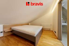 Pronájem luxusního mezonetového bytu 2+kk, v centru Brna na ul. Jánská, zařízený, klimatizace, internet v ceně