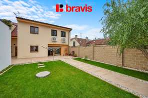 Prodej nadstandardního, nízkoenergetického rodinného domu 6+kk, ulice Wolkerova v srdci Mikulova s výjimečným výhledem, dvojgaráž, nadstandardní vybavení